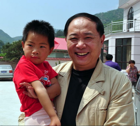 在我院治疗的患儿小贝,外貌基本恢复正常。 在我院治疗的患儿小贝,外貌基本恢复正常。