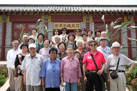 党员老干部参观旅顺蝴蝶馆